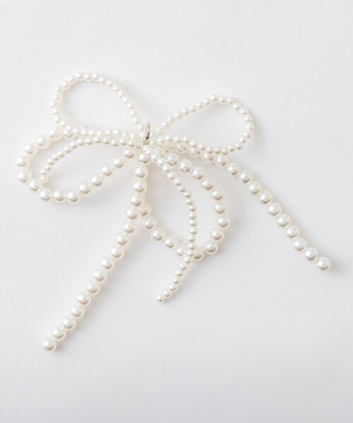 OLIVE des OLIVE（オリーブデオリーブ）の「パールリボンチャーム（ネックレス・レディース・シルバー/ホワイト・FREE）」の4枚目の写真