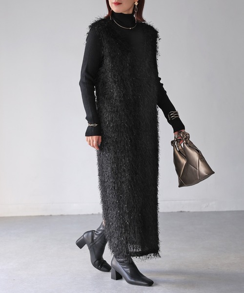 Riberry（リベリー）の「フェザーヤーンフリンジジャンスカワンピ（ジャンパースカート・レディース・ブラック/グレー・MEDIUM）」の2枚目の写真