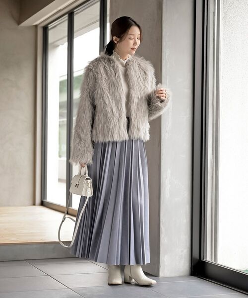 rps（アールピーエス）の「ロングフェイクファーノーカラーショートコート（ノーカラージャケット・レディース・アイボリー/チャコールグレー/グレイッシュベージュ・フリー）」の15枚目の写真