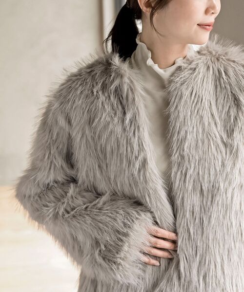 rps（アールピーエス）の「ロングフェイクファーノーカラーショートコート（ノーカラージャケット・レディース・アイボリー/チャコールグレー/グレイッシュベージュ・フリー）」の19枚目の写真