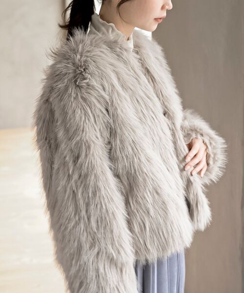 rps（アールピーエス）の「ロングフェイクファーノーカラーショートコート（ノーカラージャケット・レディース・アイボリー/チャコールグレー/グレイッシュベージュ・フリー）」の20枚目の写真