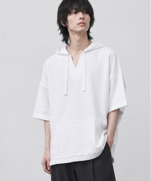B.I.D.(ビーアイディー)の「《Bl》ワッフルキーネックパーカー 半端袖(パーカー・メンズ・ホワイト・LARGE/MEDIUM)」の1枚目の写真