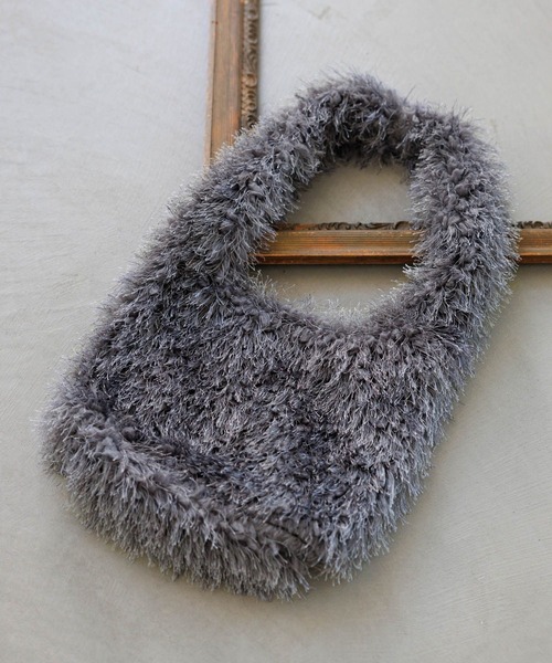 LAKOLE（ラコレ）の「シャギーボアショルダーバッグ / 147018（ショルダーバッグ・レディース・グレー/ブラウン/ベージュ・FREE）」の2枚目の写真