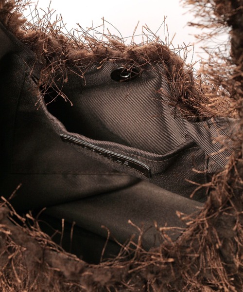 LAKOLE（ラコレ）の「シャギーボアショルダーバッグ / 147018（ショルダーバッグ・レディース・グレー/ブラウン/ベージュ・FREE）」の11枚目の写真