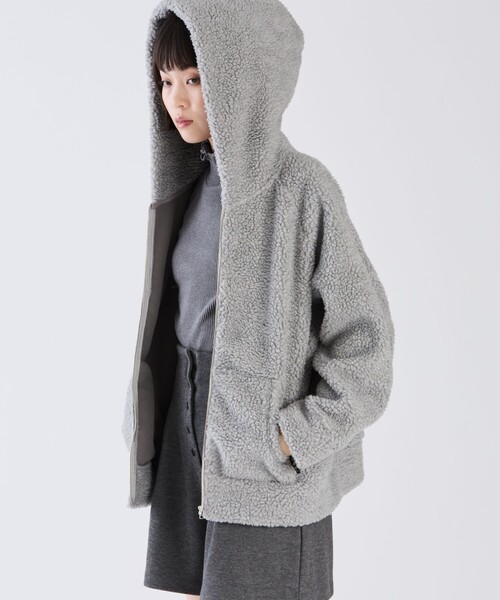 To b. by agnes b.(トゥービーバイアニエスベー)の「WEB限定 WW91 HOODIE ボアジップフーディ(ダッフルコート・レディース・グレー系その他・40/38)」の8枚目の写真