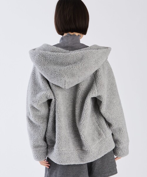 To b. by agnes b.(トゥービーバイアニエスベー)の「WEB限定 WW91 HOODIE ボアジップフーディ(ダッフルコート・レディース・グレー系その他・40/38)」の9枚目の写真