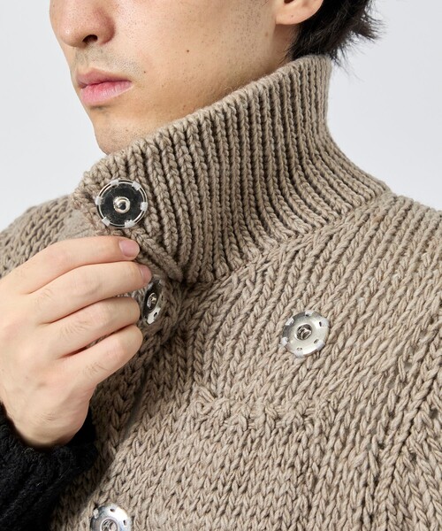 OUAT(オーユーエーティー)の「【OUAT/オーユーエーティー】META KNIT(ニット/セーター・メンズ・グレイッシュベージュ/レッド・3)」の21枚目の写真