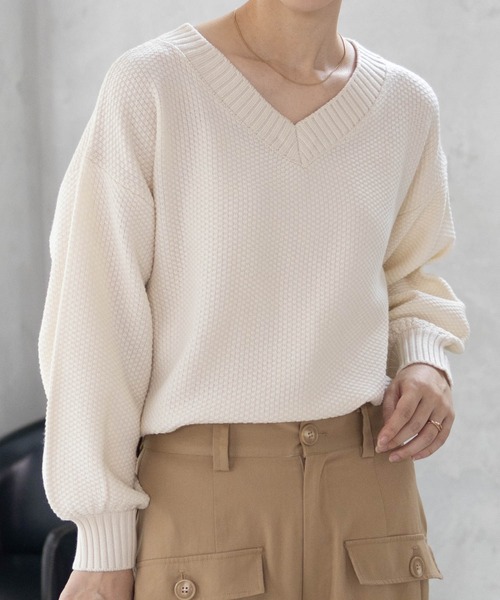 NAVY(ネイビー)の「【nAvy】カノコVネックプルオーバー ニット(ニット/セーター・レディース・ホワイト/ピンク/ブラック/サックスブルー・フリー)」の2枚目の写真