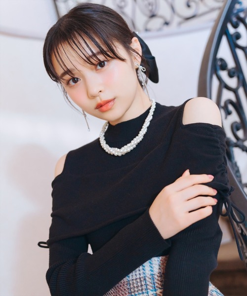 WILLSELECTION(ウィルセレクション)の「ギャザーリボンオフショルニット(ニット/セーター・レディース・ピンク/ブラック/オフホワイト・FREE)」の1枚目の写真