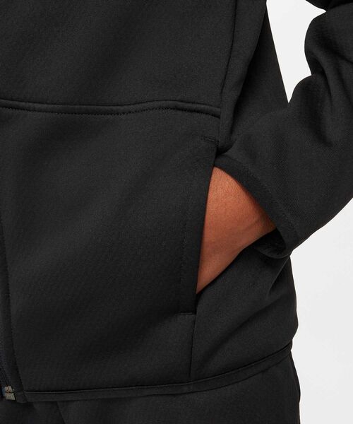 NIKE(ナイキ)の「ナイキ ジュニア Therma-FIT ウィンタライズド トレーニング パーカー / Nike Big Kids' Therma-FIT Winterized Training Hoodie FZ5323-010 Black(パーカー・キッズ・ブラック・130/140/150/160/170)」の5枚目の写真