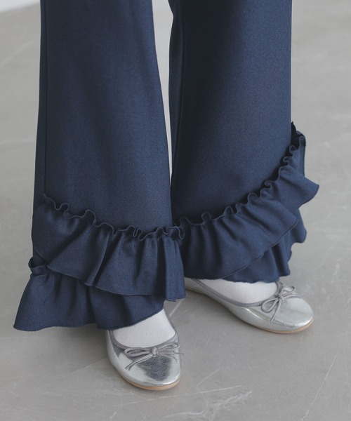 somari imagination（ソマリ イマジネーション）の「『裾フリルフレアパンツ』（その他パンツ・レディース・グレー/ネイビー・2/1）」の14枚目の写真