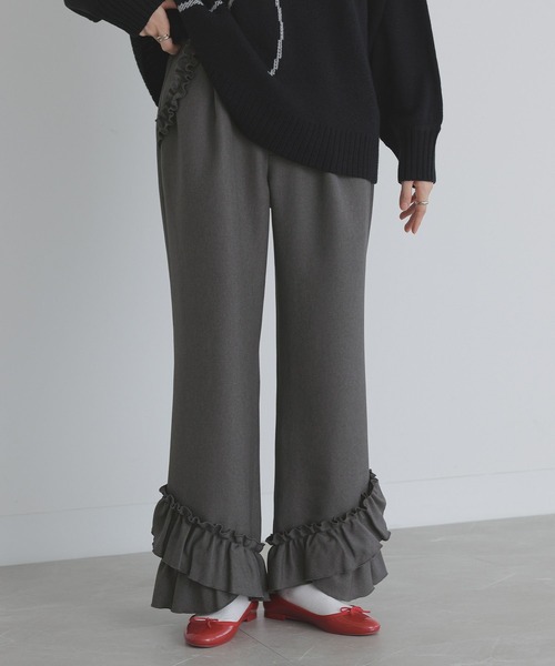 somari imagination（ソマリ イマジネーション）の「『裾フリルフレアパンツ』（その他パンツ・レディース・グレー/ネイビー・2/1）」の3枚目の写真