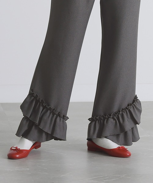 somari imagination（ソマリ イマジネーション）の「『裾フリルフレアパンツ』（その他パンツ・レディース・グレー/ネイビー・2/1）」の4枚目の写真