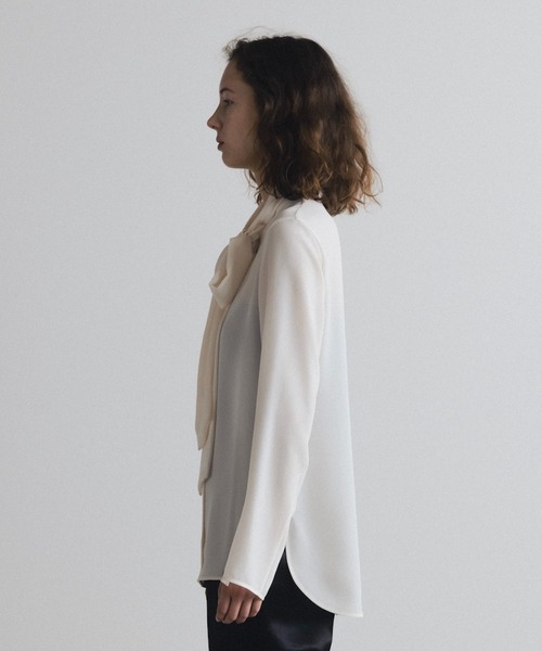 CINOH（チノ）の「BLACK FORMAL ボウタイブラウス（シャツ/ブラウス・レディース・アイボリー・38/36）」の3枚目の写真