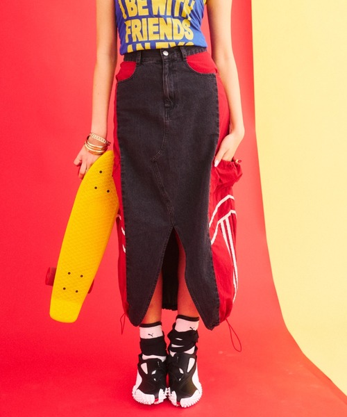 What Is Heart(ワットイズハート)の「denim docking balloon skirt - デニムドッキングバルーンスカート -(スカート・レディース・ブルー/ブラック・MEDIUM/SMALL)」の4枚目の写真