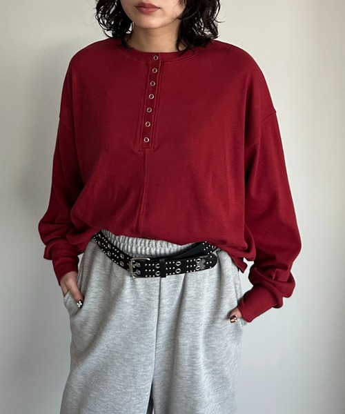 apres jour mignon(アプレジュールミニョン)の「ヘンリーユルトップス(Tシャツ/カットソー・レディース・アイボリー/マスタード/レッド/ナチュラル/ブラック/ネイビー・X-LARGE/フリー)」の13枚目の写真