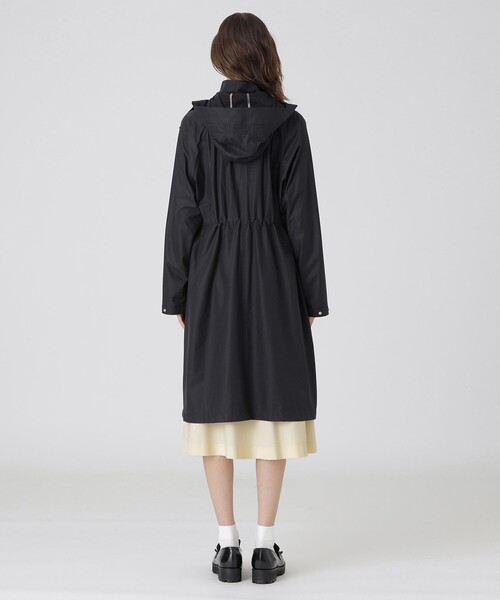 BLUE LABEL CRESTBRIDGE（ブルーレーベルクレストブリッジ）の「ストレッチプルーフクロスロングマウンテンパーカー（マウンテンパーカー・レディース・ベージュ/ダークネイビー・36/38）」の5枚目の写真