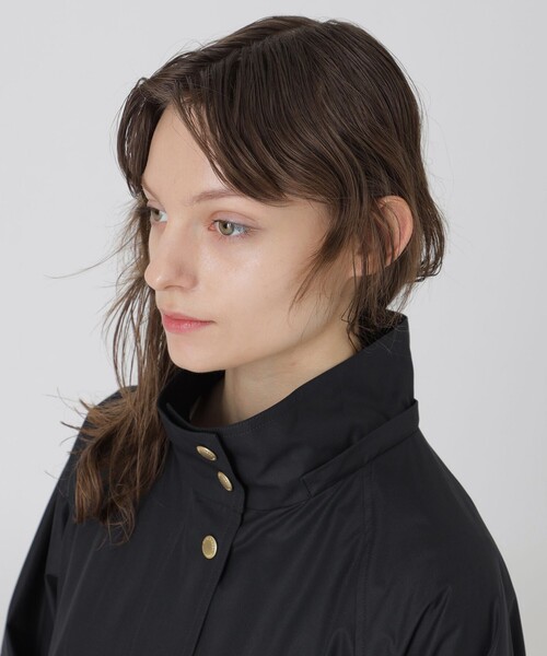 BLUE LABEL CRESTBRIDGE（ブルーレーベルクレストブリッジ）の「ストレッチプルーフクロスロングマウンテンパーカー（マウンテンパーカー・レディース・ベージュ/ダークネイビー・36/38）」の6枚目の写真