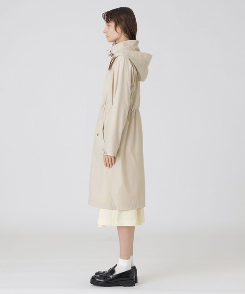 BLUE LABEL CRESTBRIDGE（ブルーレーベルクレストブリッジ）の「ストレッチプルーフクロスロングマウンテンパーカー（マウンテンパーカー・レディース・ベージュ/ダークネイビー・36/38）」の12枚目の写真