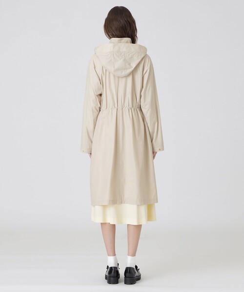 BLUE LABEL CRESTBRIDGE（ブルーレーベルクレストブリッジ）の「ストレッチプルーフクロスロングマウンテンパーカー（マウンテンパーカー・レディース・ベージュ/ダークネイビー・36/38）」の13枚目の写真