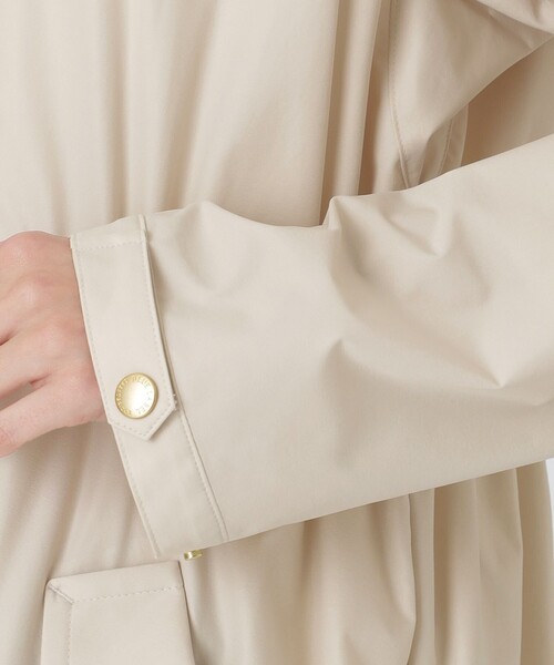 BLUE LABEL CRESTBRIDGE（ブルーレーベルクレストブリッジ）の「ストレッチプルーフクロスロングマウンテンパーカー（マウンテンパーカー・レディース・ベージュ/ダークネイビー・36/38）」の15枚目の写真