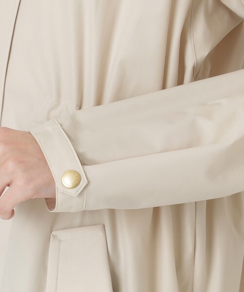 BLUE LABEL CRESTBRIDGE（ブルーレーベルクレストブリッジ）の「ストレッチプルーフクロスロングマウンテンパーカー（マウンテンパーカー・レディース・ベージュ/ダークネイビー・36/38）」の16枚目の写真