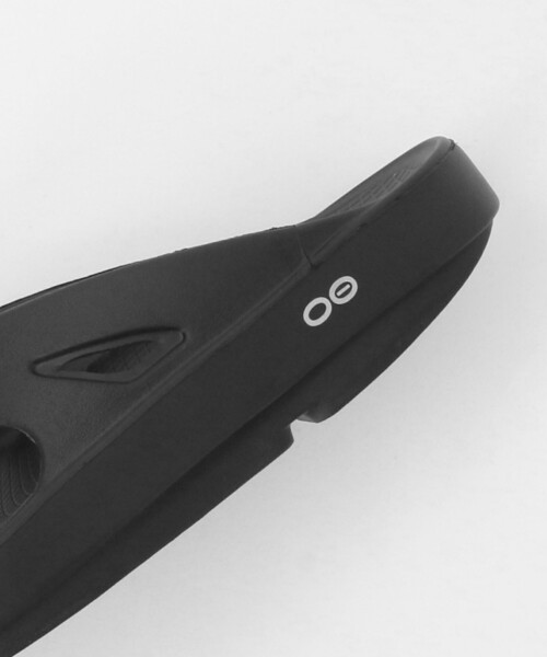 OOFOS（ウーフォス）の「＜OOFOS＞ OOriginal/リカバリーサンダル（サンダル・メンズ・ブラック/オリーブ/ダークグレー・7/8/9/10/6）」の17枚目の写真