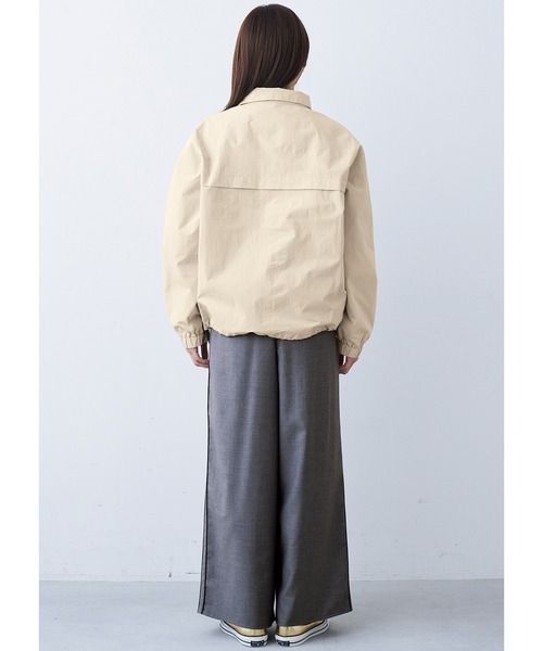MEDE19F(メデジュウキュウ)の「BRAND NEW MIX STYLE オーバーサイズジップジャケット(ナイロンジャケット・レディース・アイボリー・2/1)」の7枚目の写真