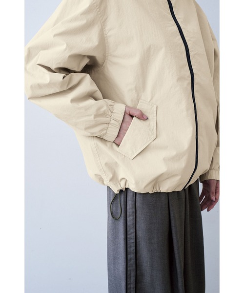 MEDE19F(メデジュウキュウ)の「BRAND NEW MIX STYLE オーバーサイズジップジャケット(ナイロンジャケット・レディース・アイボリー・2/1)」の12枚目の写真
