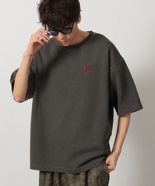 LAKOLE（ラコレ）の「ワンポイントピグメントT / 327793（Tシャツ/カットソー・メンズ・レッド/チャコールグレー/ベージュ/ネイビー・MEDIUM/LARGE）」の6枚目の写真