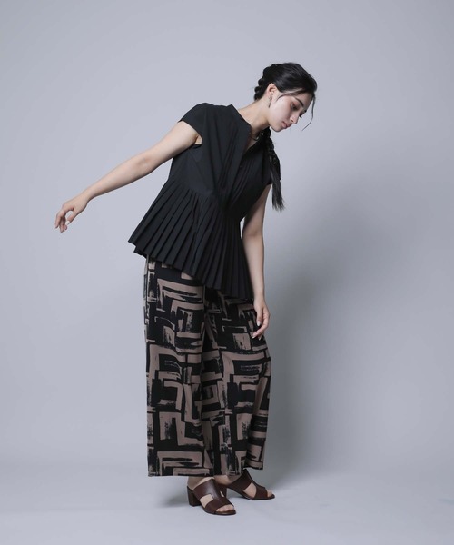 RAW FUDGE(ローファッジ)の「プリーツペプラムブラウス(シャツ/ブラウス・レディース・オフホワイト/ブラック・M)」の11枚目の写真