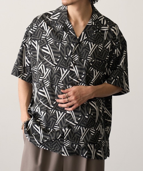 HAUS(ハウス)の「【HAUS】ジオメトリック オープンカラーシャツ(シャツ/ブラウス・メンズ・ブラック/グリーン・M/L)」の1枚目の写真