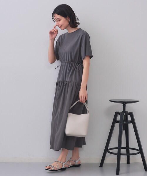 OPAQUE.CLIP(オペークドットクリップ)の「フィット&フレアドッキングワンピース【洗濯機洗い可】(ワンピース・レディース・ブラック/チャコールグレー/ベージュ・40/38/42)」の8枚目の写真