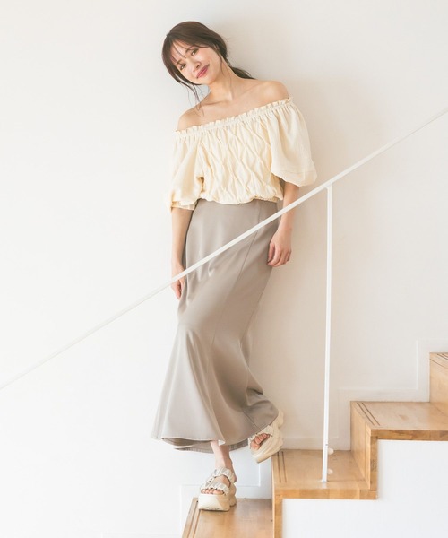 mysty woman（ミスティウーマン）の「スモッキングスクエアネックプルオーバー  491362（シャツ/ブラウス・レディース・アイボリー/ブラック/ブラウン・FREE）」の18枚目の写真