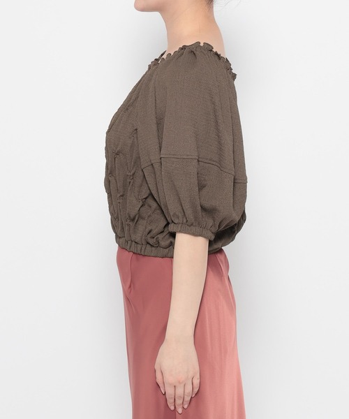 mysty woman（ミスティウーマン）の「スモッキングスクエアネックプルオーバー  491362（シャツ/ブラウス・レディース・アイボリー/ブラック/ブラウン・FREE）」の16枚目の写真