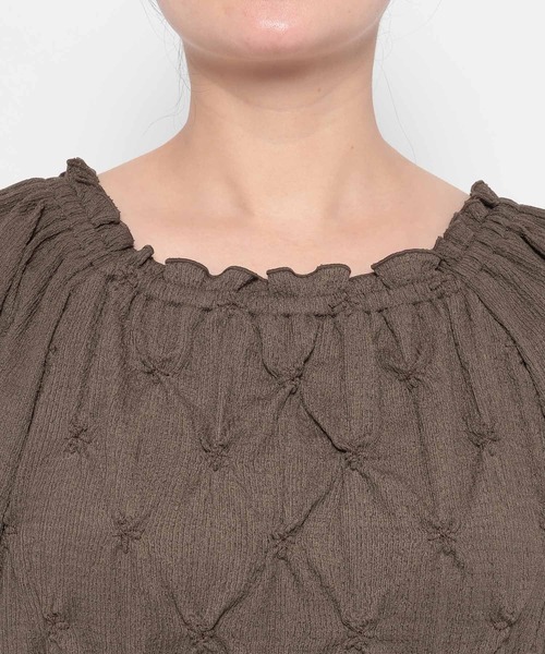 mysty woman（ミスティウーマン）の「スモッキングスクエアネックプルオーバー  491362（シャツ/ブラウス・レディース・アイボリー/ブラック/ブラウン・FREE）」の14枚目の写真