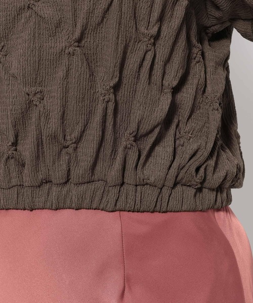 mysty woman（ミスティウーマン）の「スモッキングスクエアネックプルオーバー  491362（シャツ/ブラウス・レディース・アイボリー/ブラック/ブラウン・FREE）」の12枚目の写真