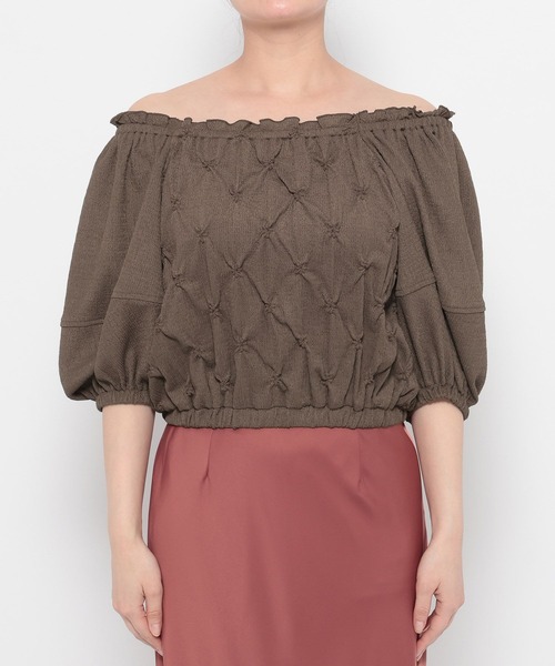 mysty woman（ミスティウーマン）の「スモッキングスクエアネックプルオーバー  491362（シャツ/ブラウス・レディース・アイボリー/ブラック/ブラウン・FREE）」の10枚目の写真