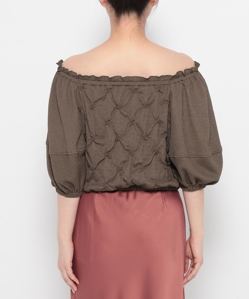 mysty woman（ミスティウーマン）の「スモッキングスクエアネックプルオーバー  491362（シャツ/ブラウス・レディース・アイボリー/ブラック/ブラウン・FREE）」の9枚目の写真