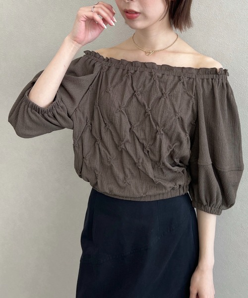 mysty woman（ミスティウーマン）の「スモッキングスクエアネックプルオーバー  491362（シャツ/ブラウス・レディース・アイボリー/ブラック/ブラウン・FREE）」の22枚目の写真