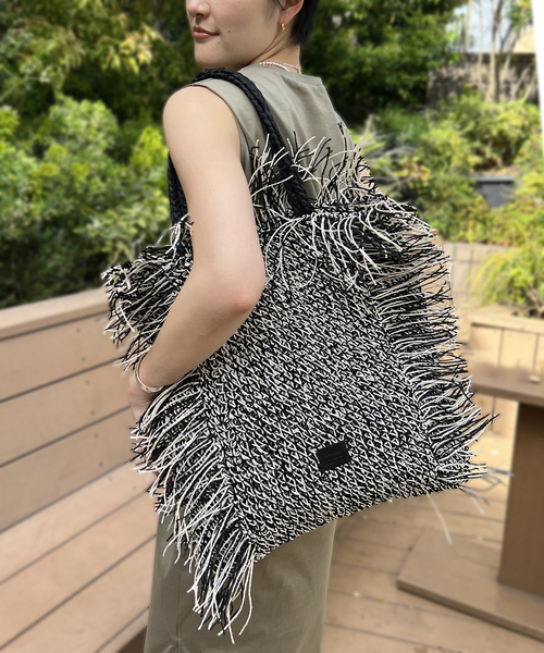 Rouge vif la cle(ルージュヴィフラクレ)の「【Swaraj /スワラージ】手編みラフィアバッグ / トートバッグ / フリンジ / ペーパーラフィア(トートバッグ・レディース・ベージュ/ブラック・フリー)」の2枚目の写真