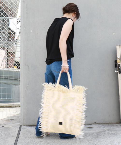 Rouge vif la cle(ルージュヴィフラクレ)の「【Swaraj /スワラージ】手編みラフィアバッグ / トートバッグ / フリンジ / ペーパーラフィア(トートバッグ・レディース・ベージュ/ブラック・フリー)」の5枚目の写真
