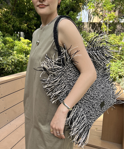 Rouge vif la cle(ルージュヴィフラクレ)の「【Swaraj /スワラージ】手編みラフィアバッグ / トートバッグ / フリンジ / ペーパーラフィア(トートバッグ・レディース・ベージュ/ブラック・フリー)」の12枚目の写真