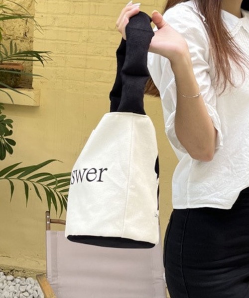 SPIGA（スピーガ）の「ﾘﾎﾞﾝﾓﾁｰﾌ筒型ﾊﾞｯｸﾞ（ショルダーバッグ・レディース・ホワイト・FREE）」の4枚目の写真