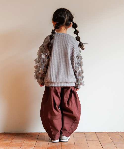 MAKE YOUR DAY（メイクユアデイ）の「ママとおそろいシアーフラワー袖プルオーバー■80～140cm（スウェット・キッズ・グレー/ブラック/ブラウン・100/90/80/140/130/120/110）」の13枚目の写真