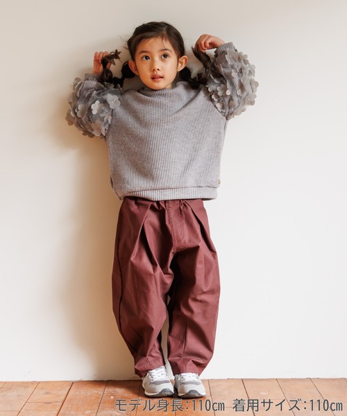 MAKE YOUR DAY（メイクユアデイ）の「ママとおそろいシアーフラワー袖プルオーバー■80～140cm（スウェット・キッズ・グレー/ブラック/ブラウン・100/90/80/140/130/120/110）」の11枚目の写真