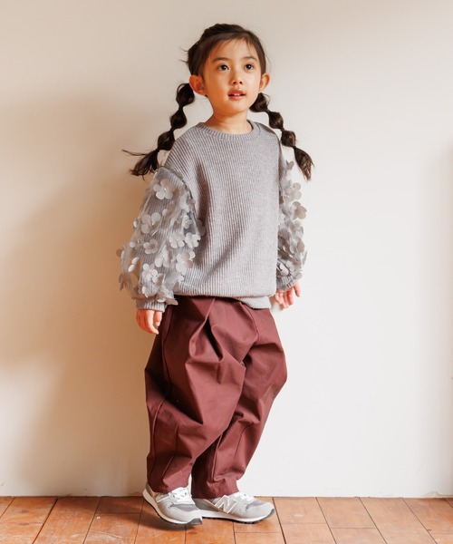 MAKE YOUR DAY（メイクユアデイ）の「ママとおそろいシアーフラワー袖プルオーバー■80～140cm（スウェット・キッズ・グレー/ブラック/ブラウン・100/90/80/140/130/120/110）」の12枚目の写真