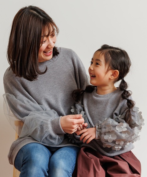 MAKE YOUR DAY（メイクユアデイ）の「ママとおそろいシアーフラワー袖プルオーバー■80～140cm（スウェット・キッズ・グレー/ブラック/ブラウン・100/90/80/140/130/120/110）」の18枚目の写真