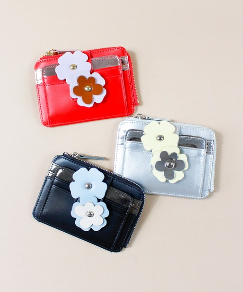 Casselini（キャセリーニ）の「Casselini(キャセリーニ)フラワーモチーフカードケース（カードケース・レディース・レッド/ブラック/シルバー・FREE）」の4枚目の写真