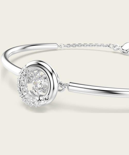 SWAROVSKI（スワロフスキー）の「【公式】【スワロフスキー】Dextera バングル ラウンドカット, ホワイト, ロジウム・プレーティング（ブレスレット・レディース・ホワイト・M）」の5枚目の写真